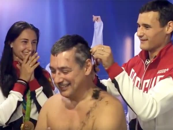 Олимпийский чемпион из Башкирии Тимур Сафин наголо обрил своего тренера (видео)