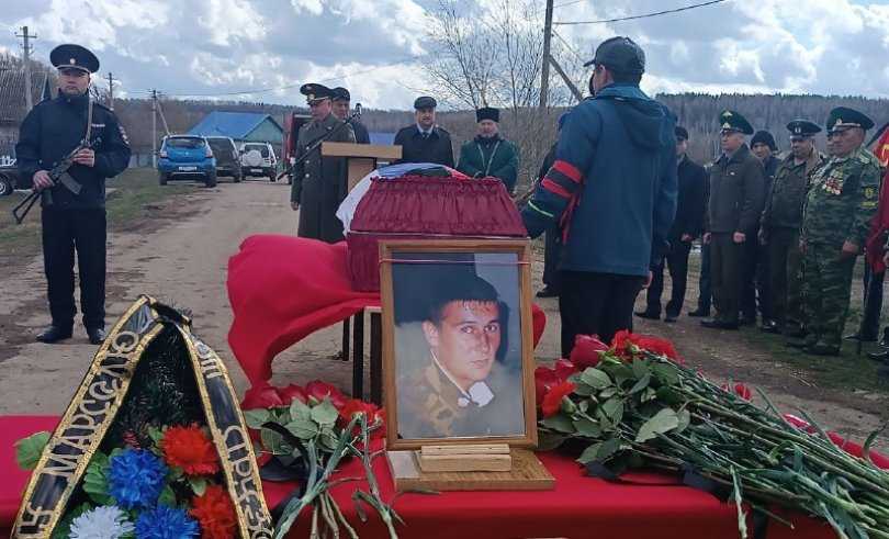 В Башкирии простились с погибшим в СВО Марселем Низамовым
