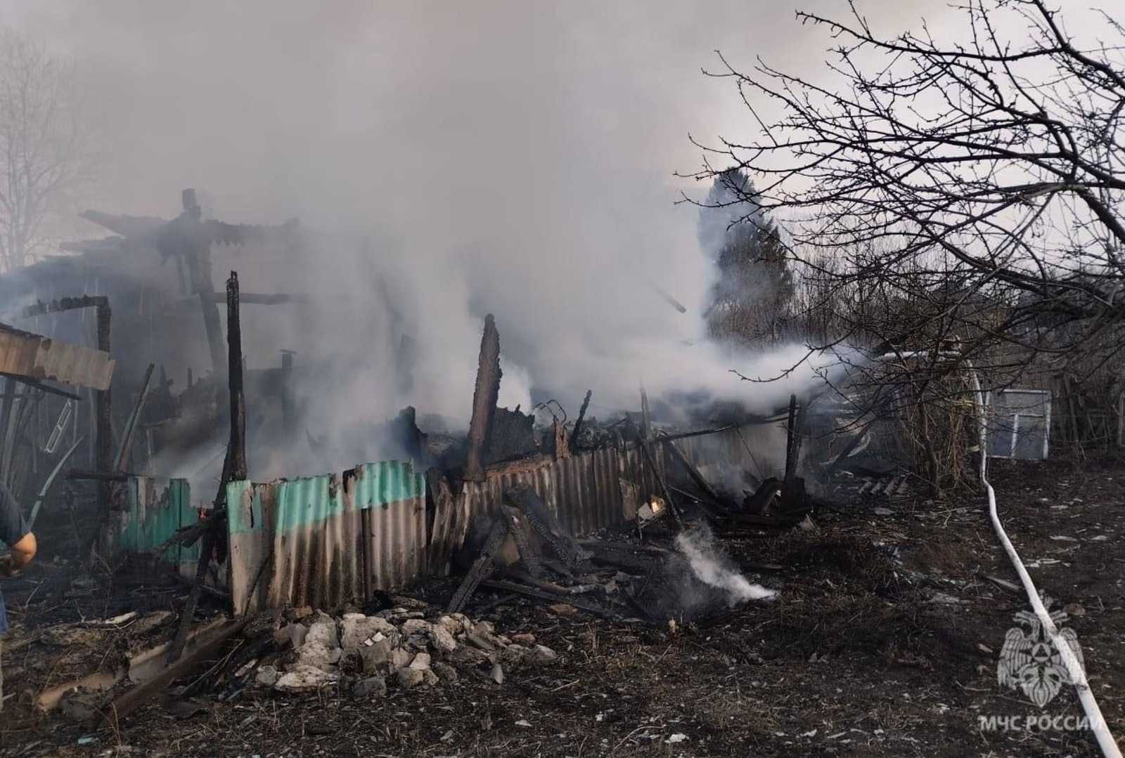 При пожаре в частном доме в Башкирии сильно обгорел мужчина
