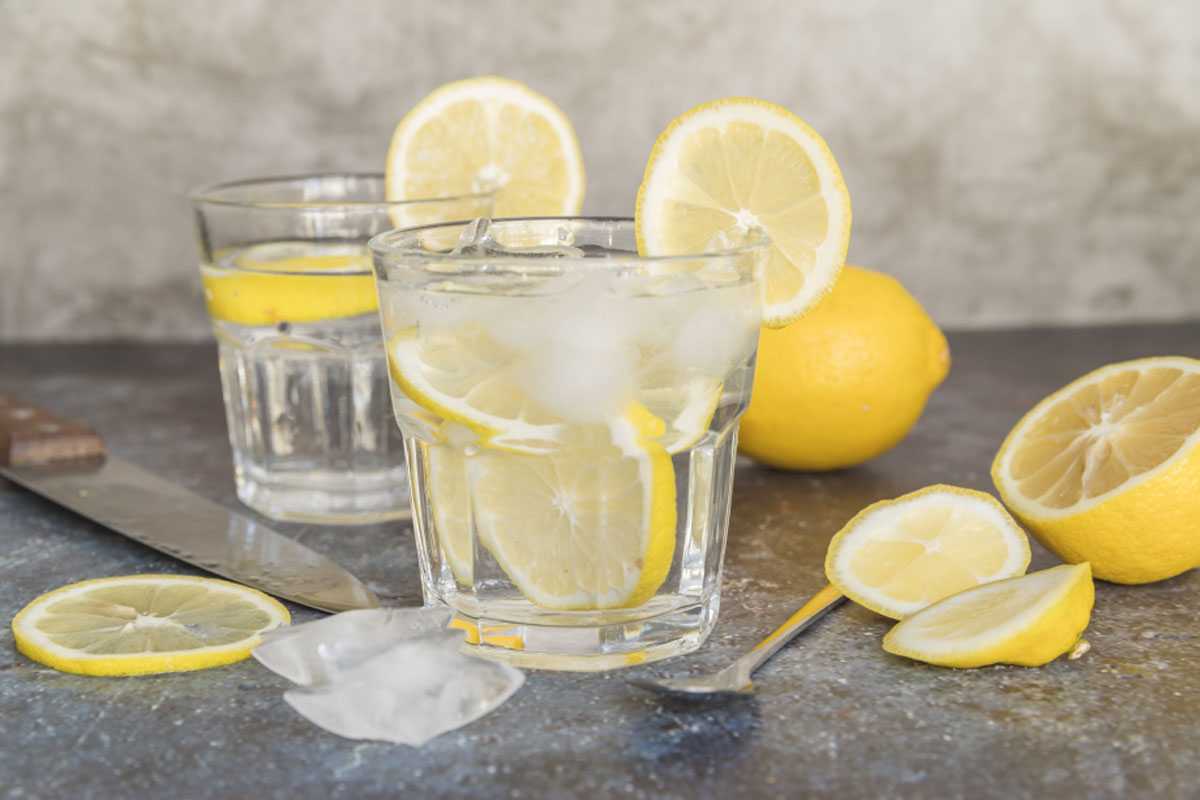 Вода с лимоном убивает: доктор Вялов рассказал, как россияне доводят себя до рака