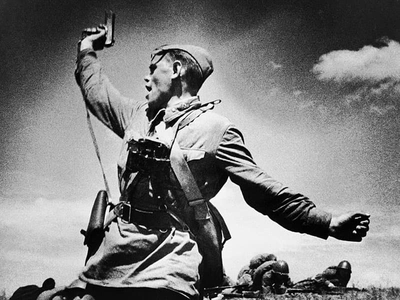 Самая известная фотография солдата Великой Отечественной