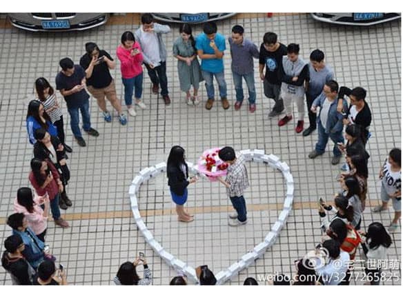 Китаец не смог покорить сердце девушки сердечком из 99 iPhone