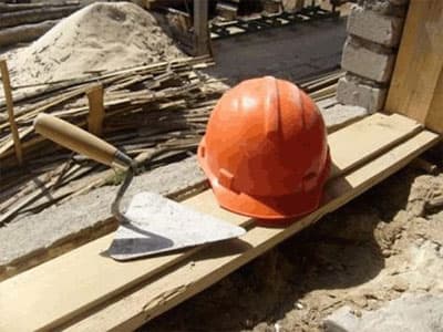 В Башкирии лист фанеры стал причиной гибели строителя