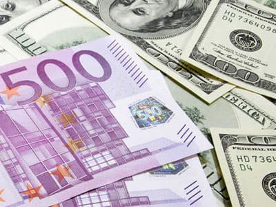 В Уфе банки продают доллары и евро по 120 рублей