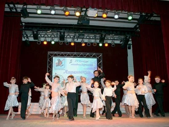 В Бирске прошел XXI детский фестиваль песни и танца «Апрельские капели-2015»