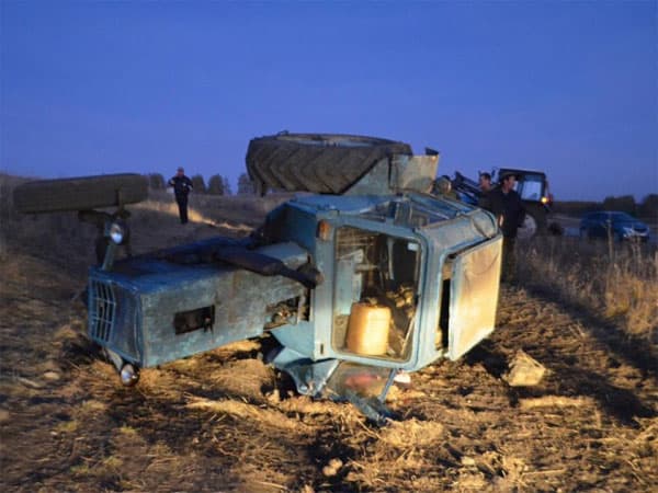 В Учалинском районе Башкирии опрокинулся трактор, водитель погиб