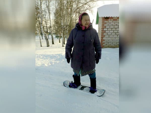 Бабушка шести внуков из Мишкинского района освоила сноуборд