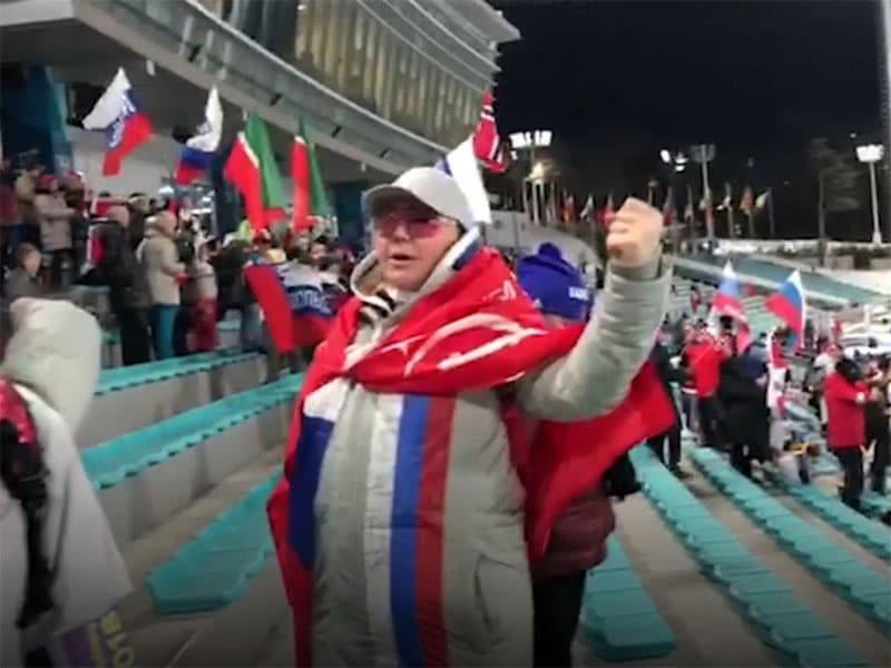У чемпионки-горнолыжницы из Уфы пытались отобрать копию Знамени Победы на Олимпиаде (видео)