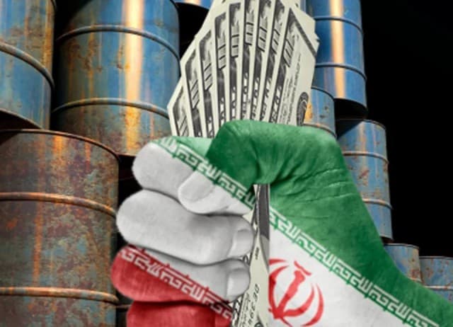 Иран объявил бойкот доллару