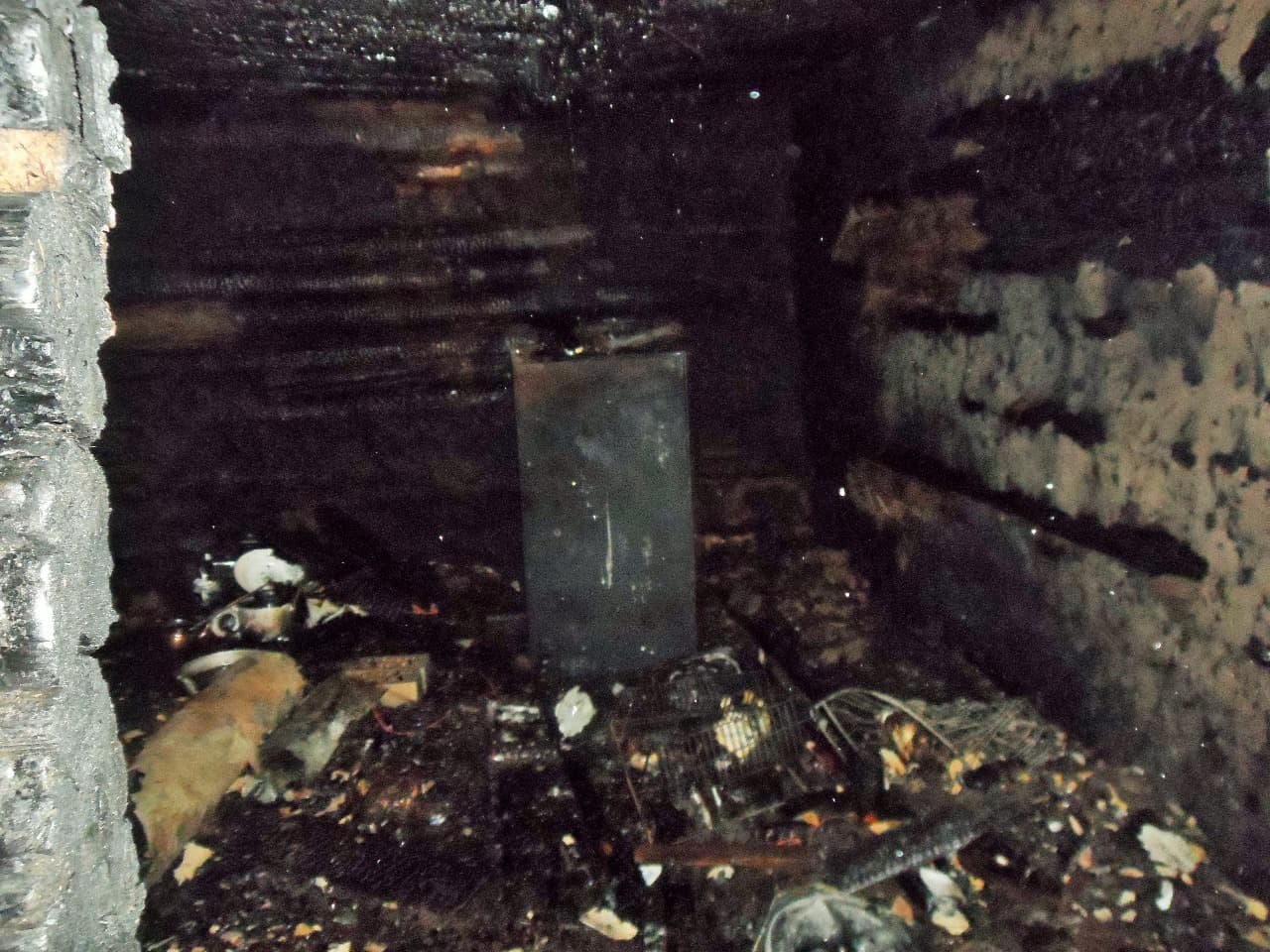 В Башкирии мужчина, пытаясь потушить полыхающий дом, получил серьезные ожоги