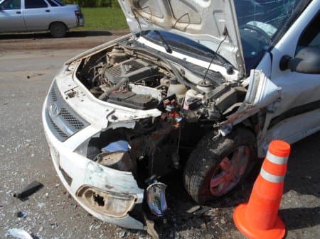 В Давлекановском районе «лоб в лоб» столкнулись легковушки: пострадали оба водителя