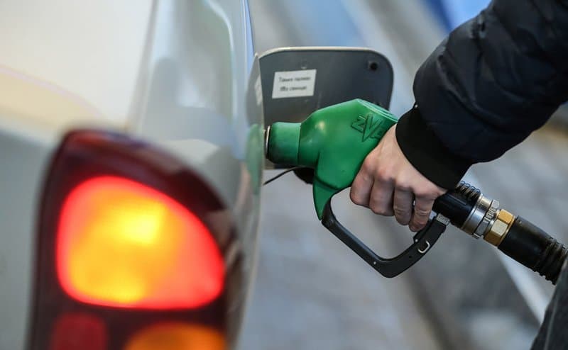 Почему в России выросли цены на бензин?
