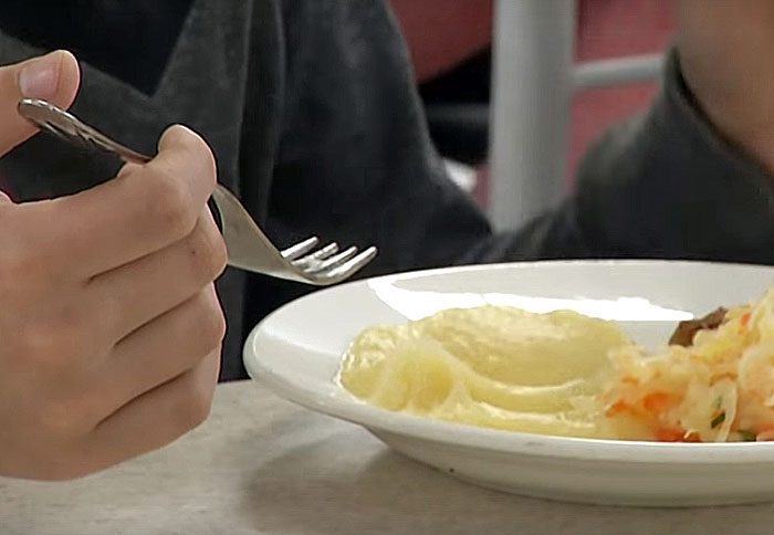В школьных столовых Уфы ввели несколько способов оплаты за обед