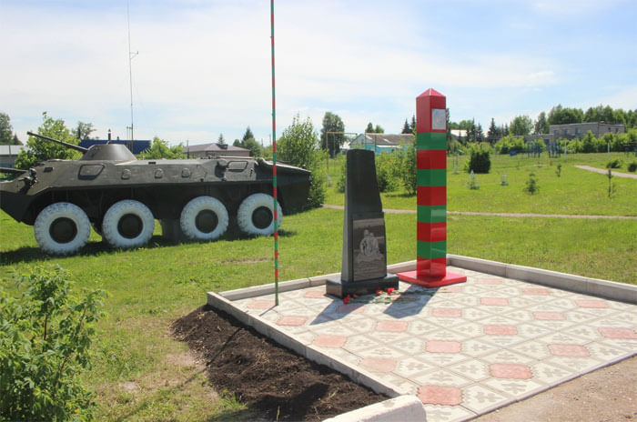 В Ермекеевском районе открыли памятный знак воинам пограничникам