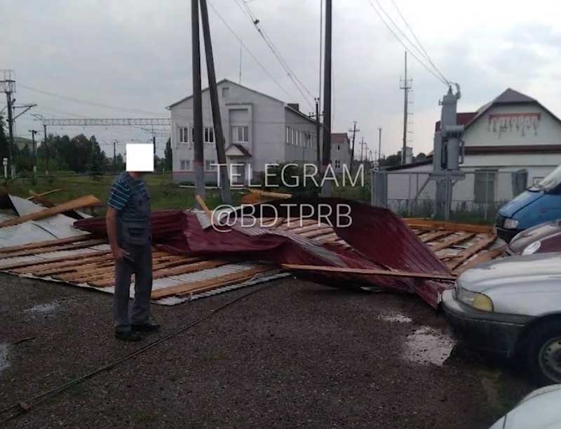 В 4 районах Башкирии бушевала непогода: ураган срывал крыши, выпал град | видео