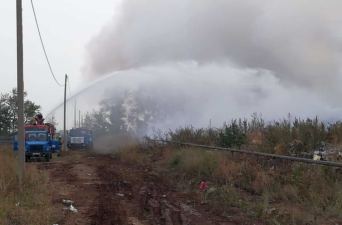 В Аургазинском районе Башкирии загорелся мусорный полигон