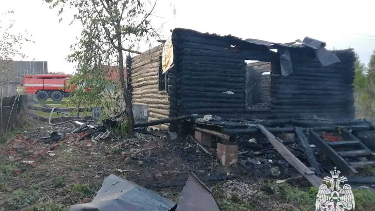 В Башкирии после пожара в дачном домике с ожогами в больницу госпитализировали мужчину