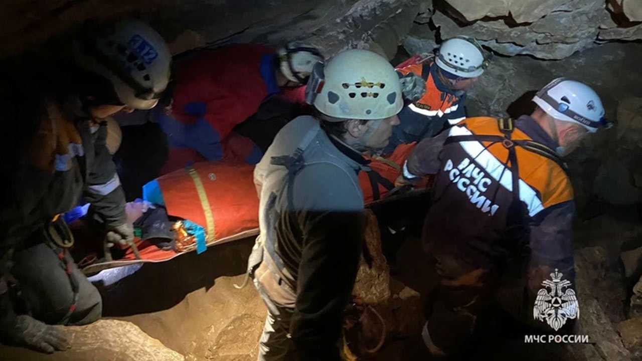 В Башкирии 23-летняя девушка сорвалась с высоты в пещере