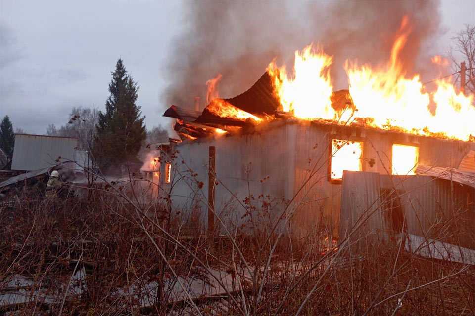 В Башкирии произошли два ночных пожара с жертвами