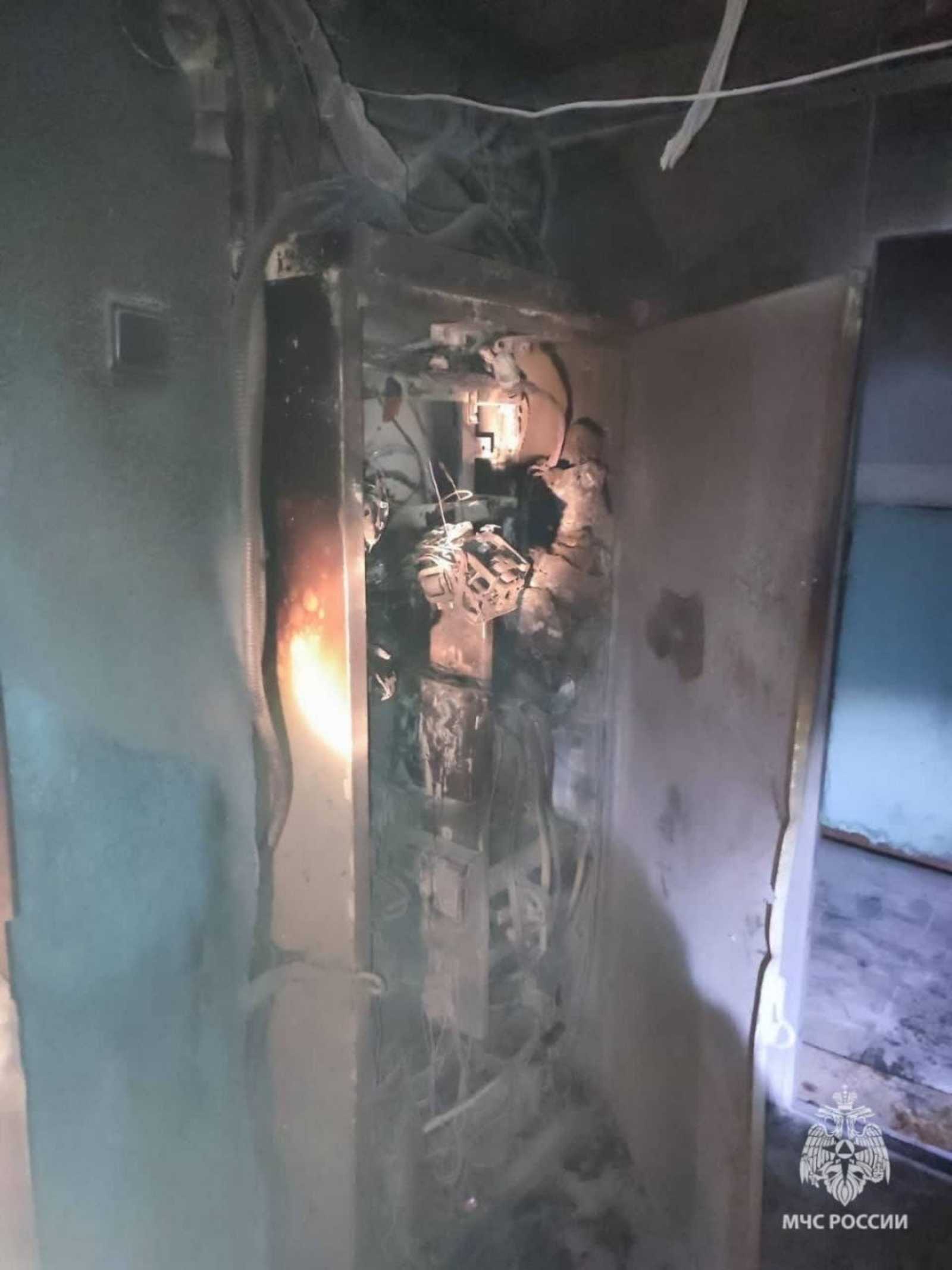 В Уфе из горящего дома эвакуировали 16 человек