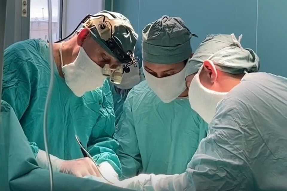 Врачи Башкирии провели уникальную операцию по имплантации шунта в мозг девочки