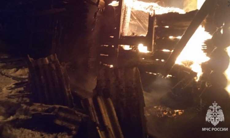 В Башкирии в пожаре пострадали отец с сыном