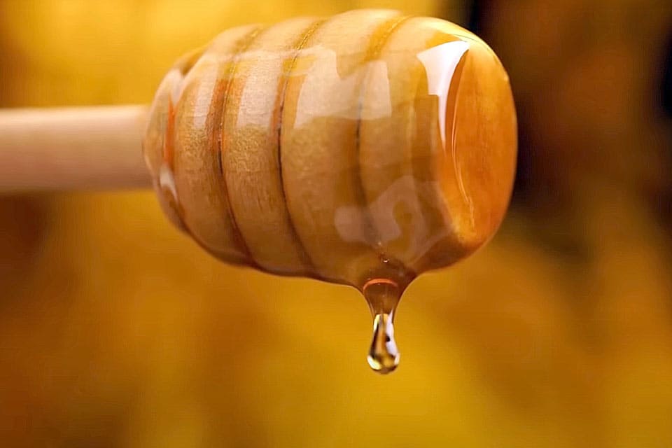 Сплошной вред: так ни в коем случае нельзя есть мед