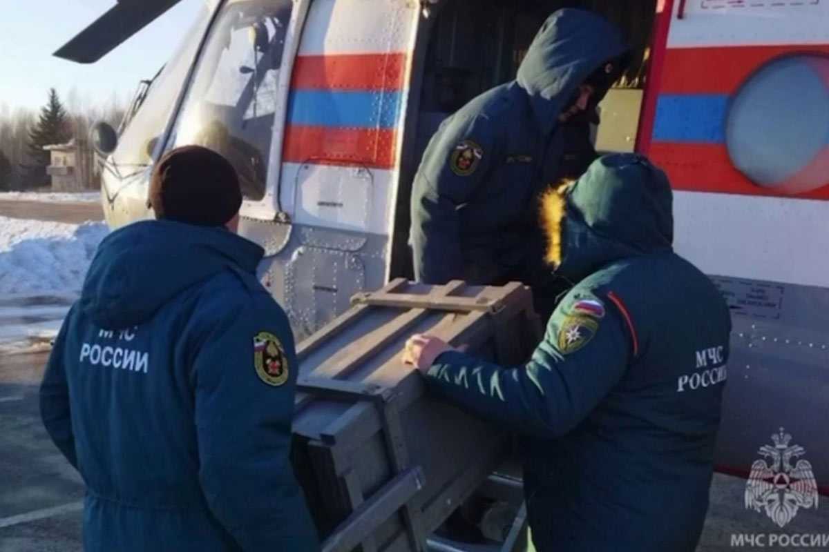 Самолет МЧС России летит на помощь вахтовикам из Башкирии, терпящим бедствие в Приамурье
