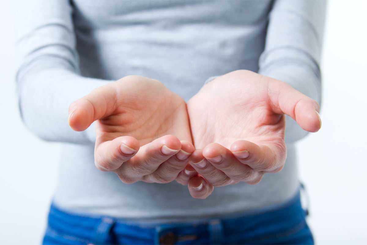 Онемение и дрожь в руках: 5 симптомов, которые могут быть сигналом серьезных проблем со здоровьем