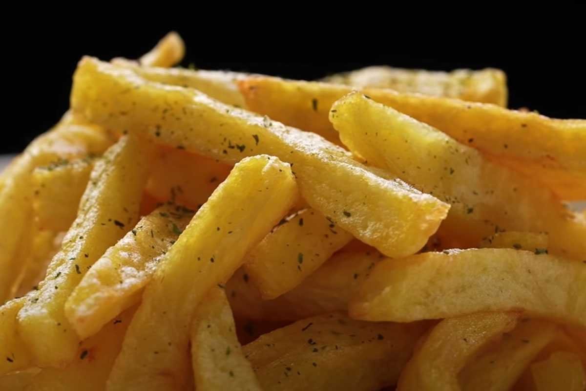 Готовить лучший картофель фри нужно только так: Будет золотистым, хрустящим, пропечённым и не сгорит