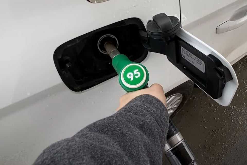 На заправках Башкирии зафиксировали очередной рост цен на бензин